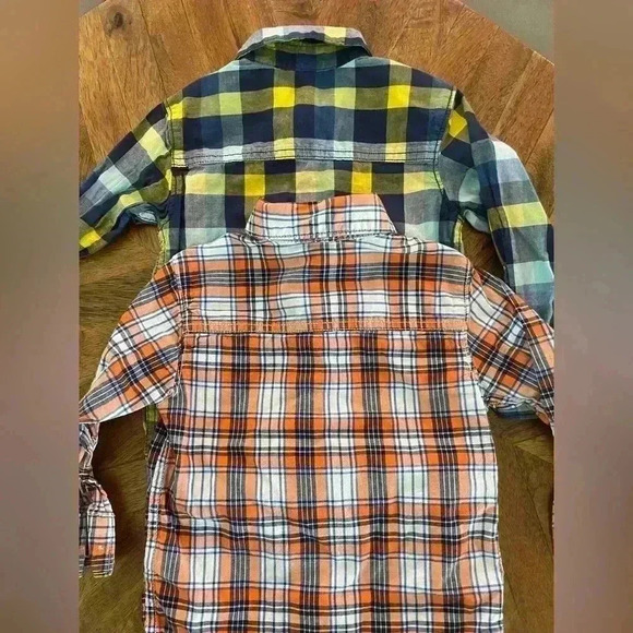 Set of 2 Carters boys size 2T plaid button down long sleeved collared shirts - Picture 3 of 6